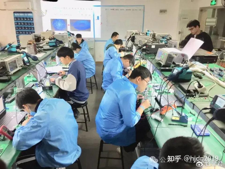 國(guó)賽實(shí)訓(xùn)聚焦數(shù)字產(chǎn)品檢測(cè)與維護(hù)，計(jì)算機(jī)服務(wù)能力再提升